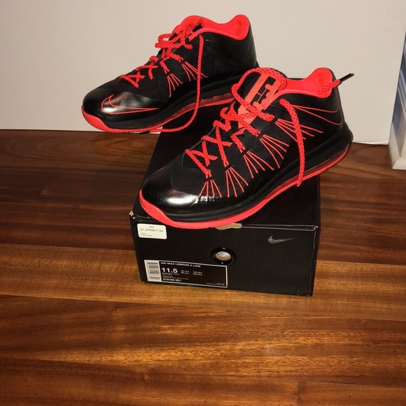 Lebrun low basketball shoe - Picture 2 of 5